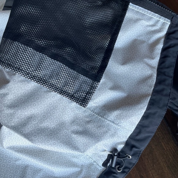 TNF Rain Jacket Medium - Picture 12 of 15